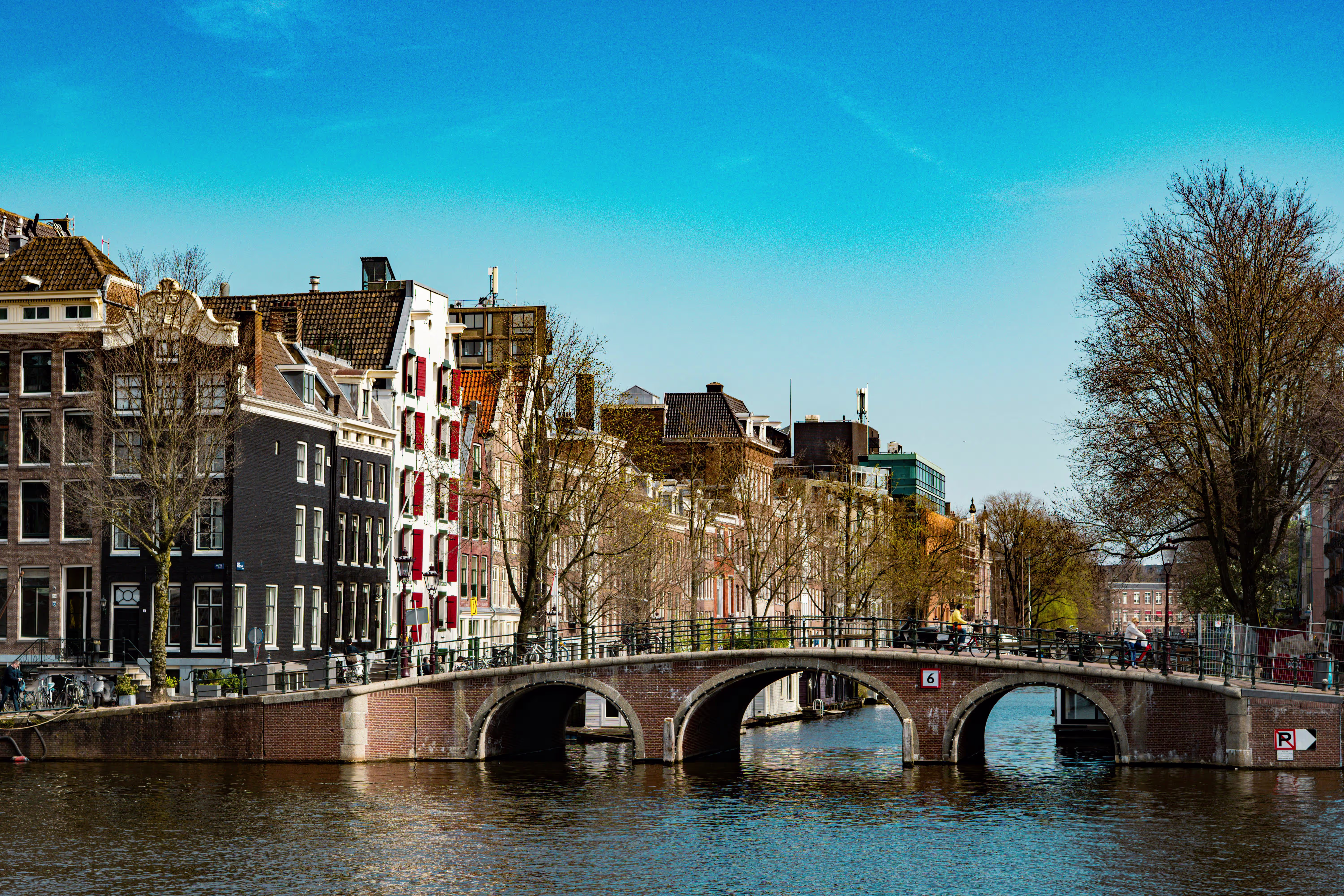 Amsterdam Travel Tips 2026: 11 Local Hacks
